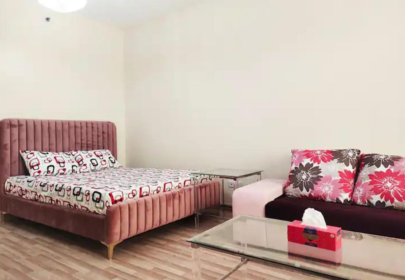 Arnim Serviced - Only For Family *