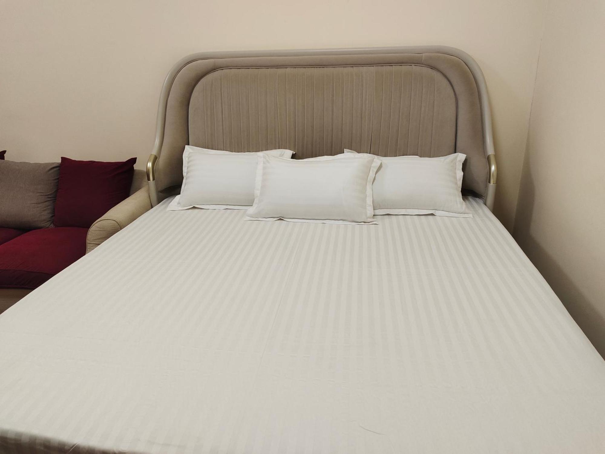 Arnim Serviced - Only For Family *