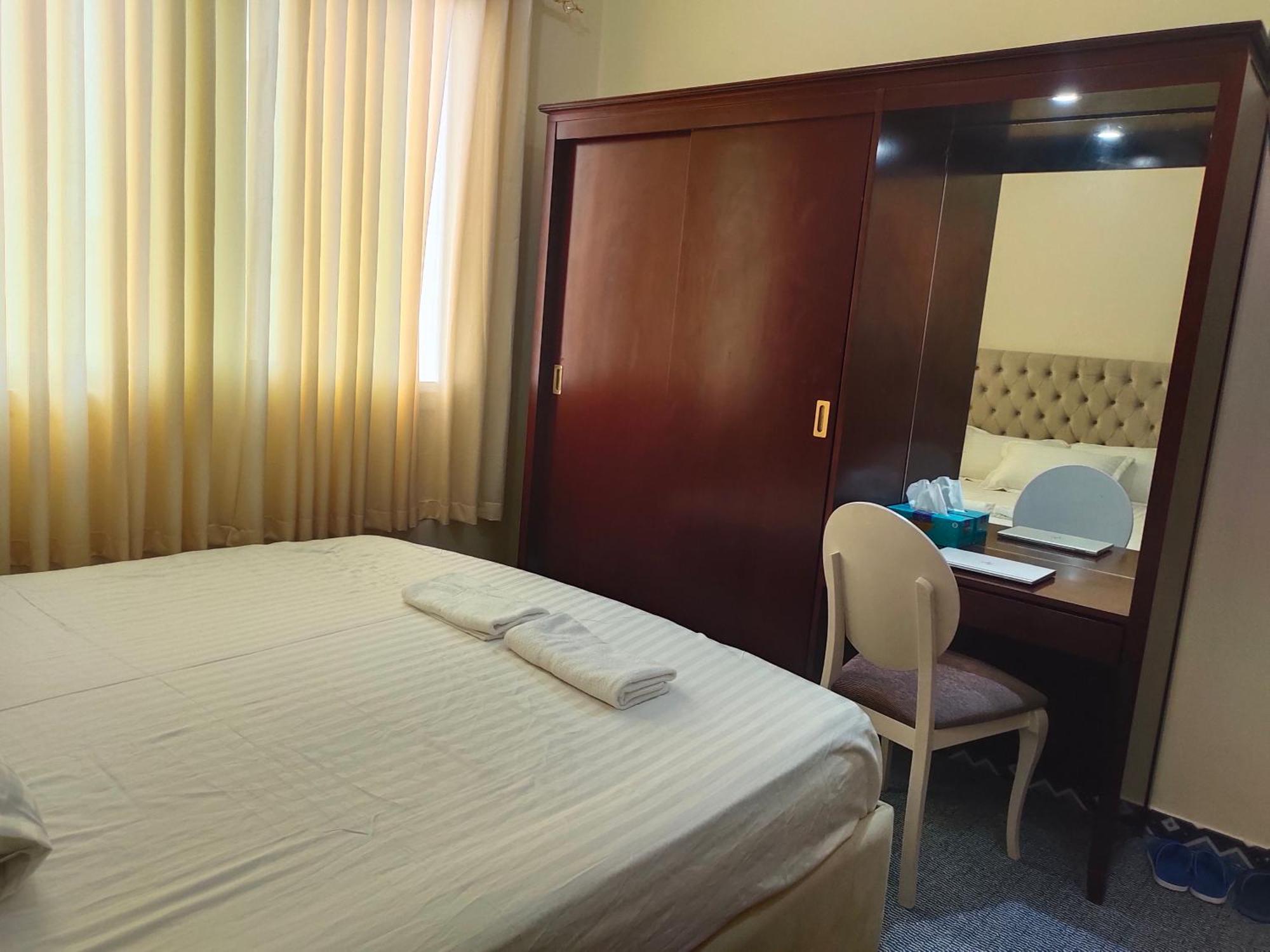 Arnim Serviced - Only For Family