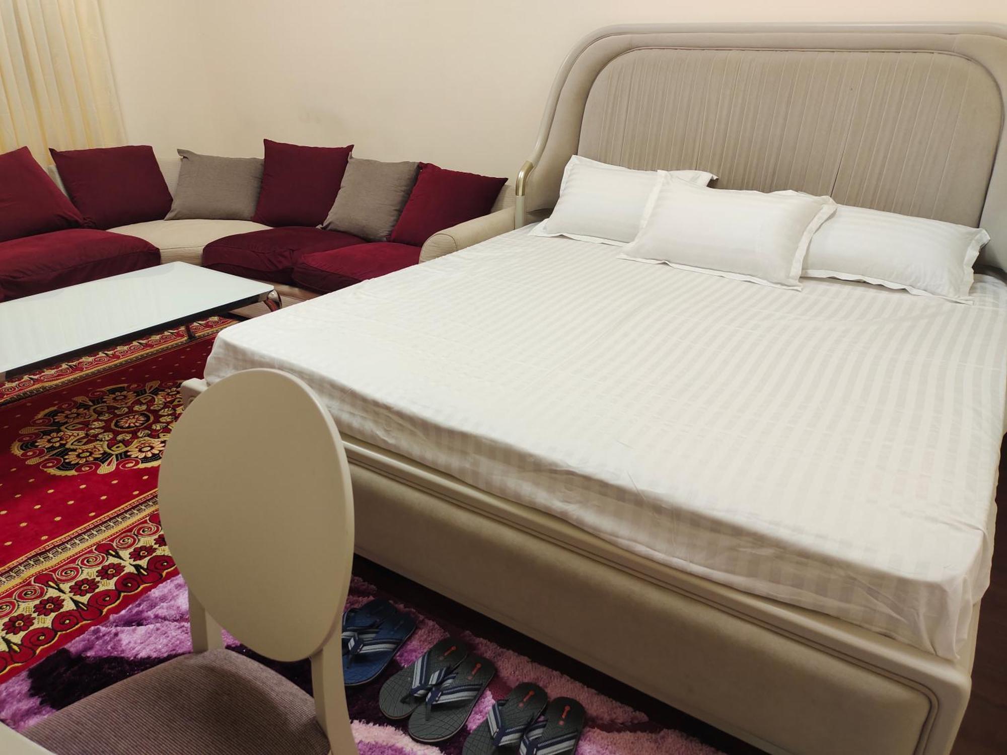 Arnim Serviced - Only For Family *