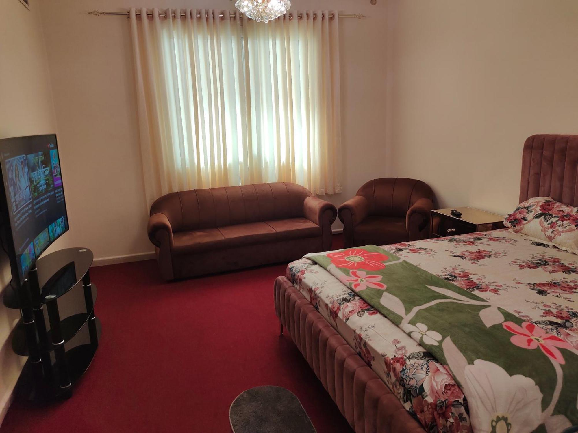 Arnim Serviced - Only For Family *