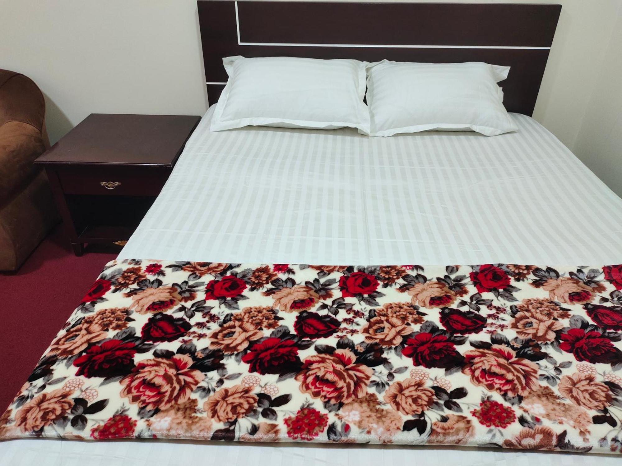 Arnim Serviced - Only For Family Charjah