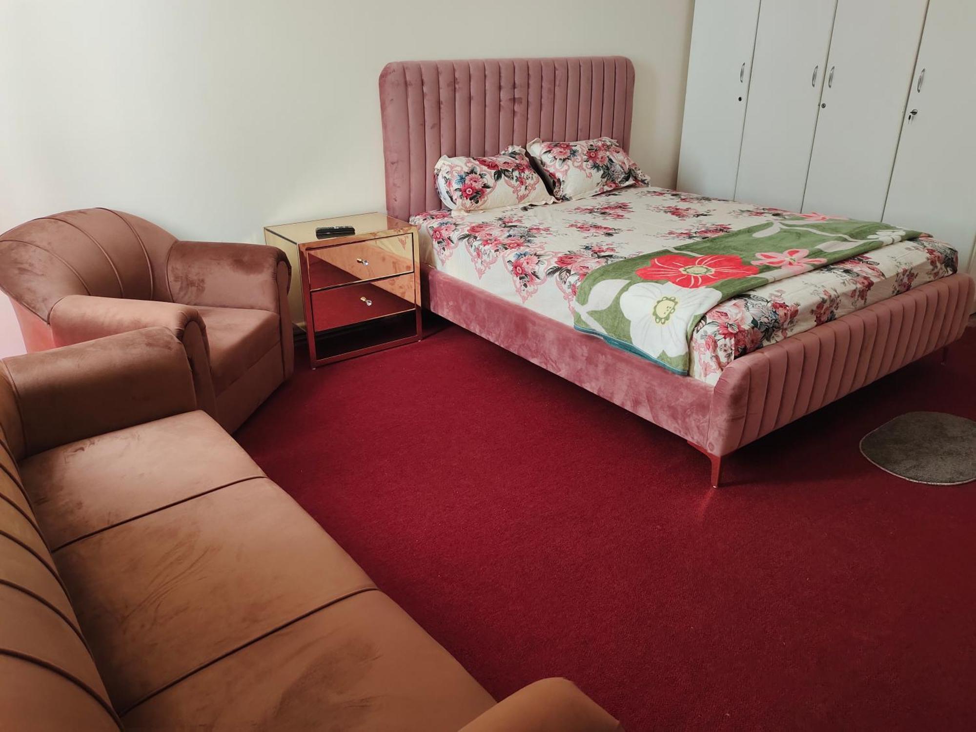 Arnim Serviced - Only For Family * Charjah