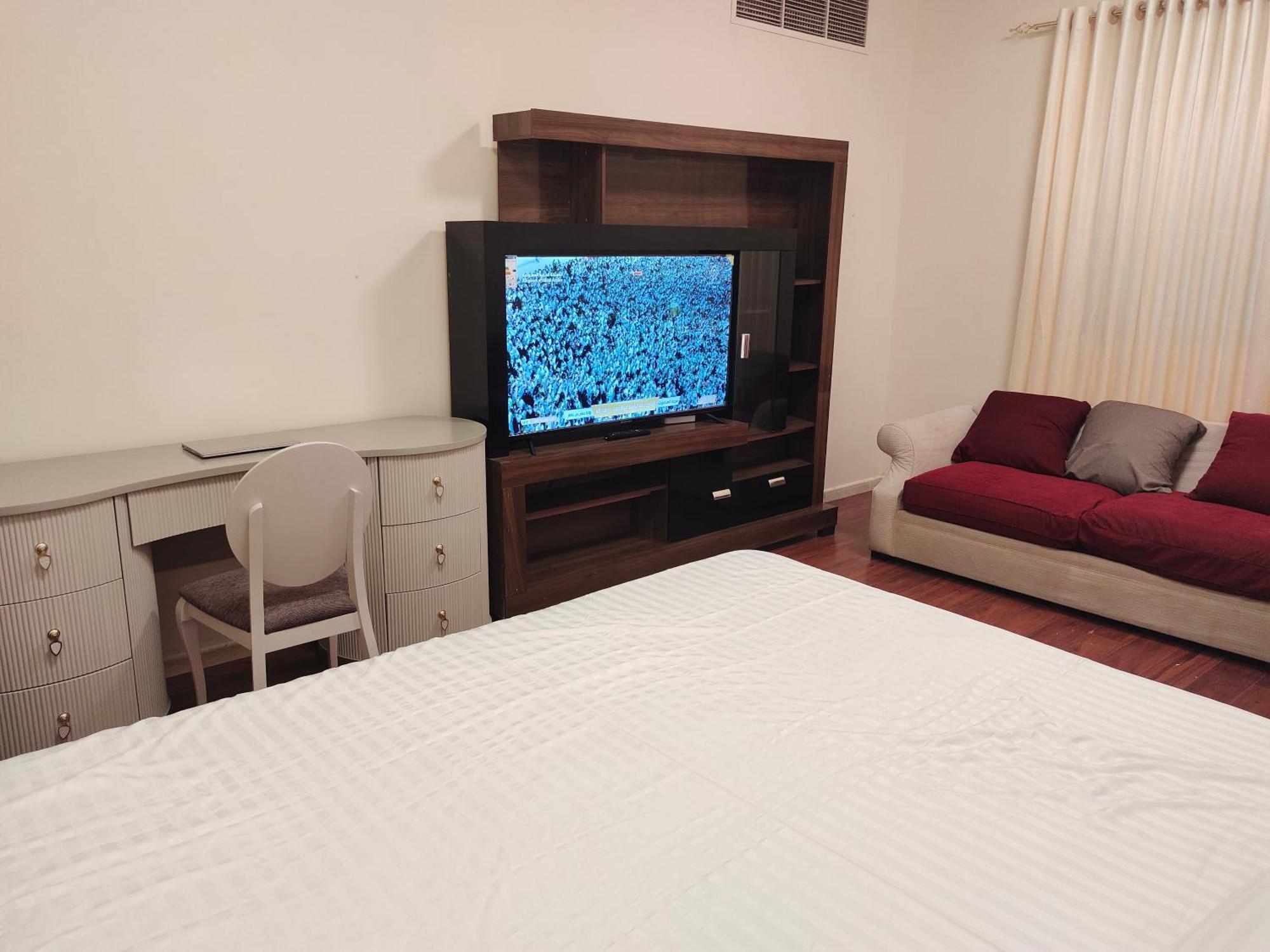 Arnim Serviced - Only For Family *